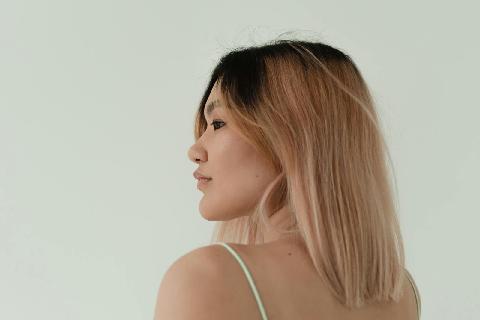 Balayage ombré blond, profil